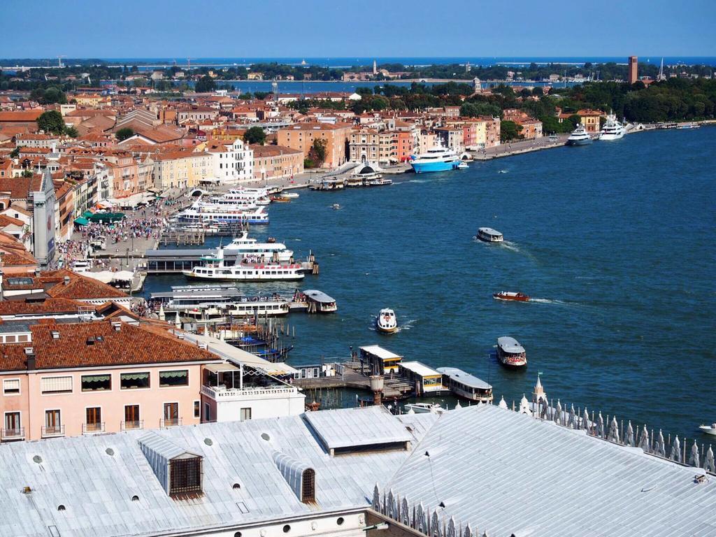 Youth Venice Palace Hostel Exterior photo